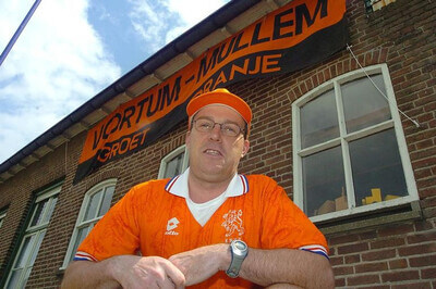 Arold Arts - Vortum-Mullem groet oranje